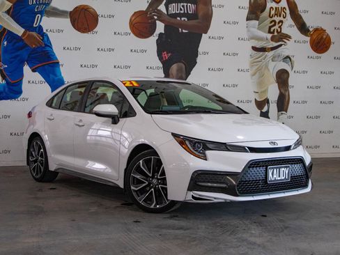 Used 2021 Toyota Corolla SE image 2