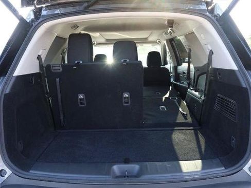 Certified 2025 Nissan Pathfinder SV w/ SV Premium Package FWD image 8