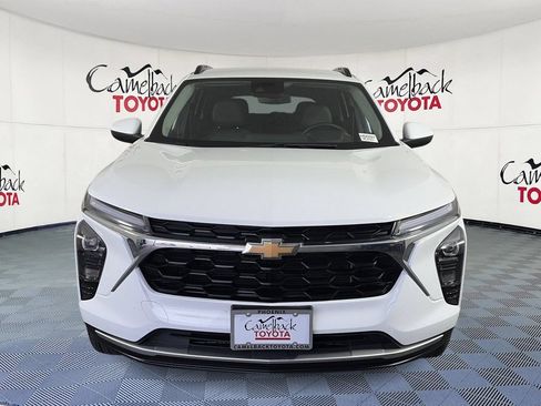 Used 2025 Chevrolet Trax LT w/ LT Convenience Package FWD image 2