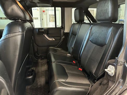 Used 2016 Jeep Wrangler Unlimited Sahara AWD/4WD image 25