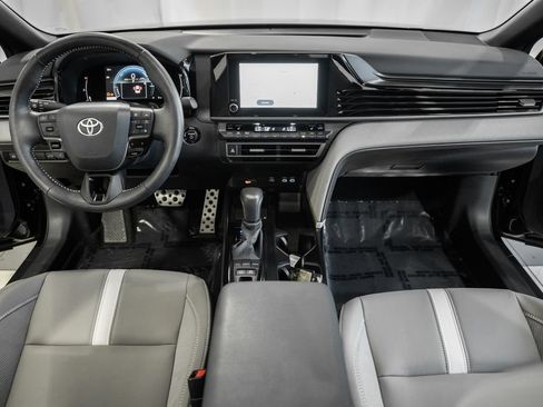 Used 2025 Toyota Camry SE AWD/4WD image 18