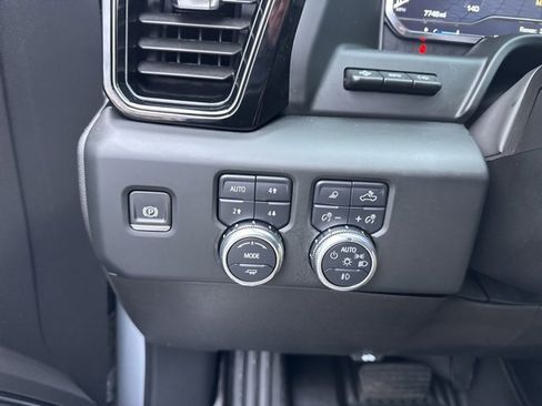 Used 2024 GMC Sierra 1500 AT4 w/ Technology Package image 21