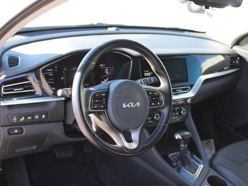 Used 2022 Kia Niro EX Premium image 11