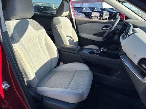 Used 2023 Nissan Rogue SV image 14