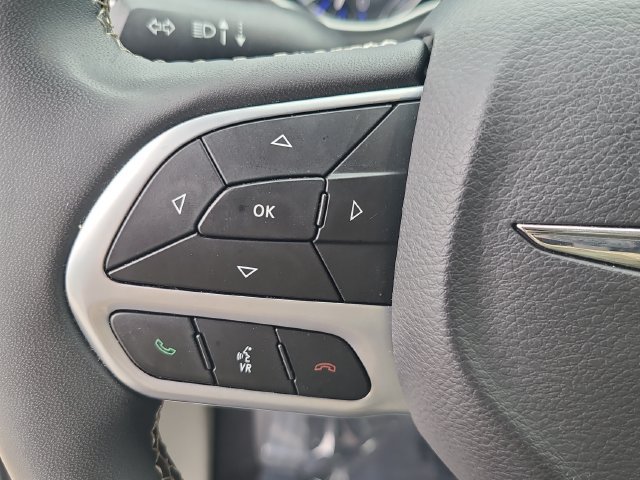 Used 2023 Chrysler Pacifica Touring-L FWD image 27