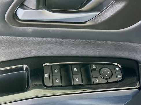 Used 2025 Nissan Pathfinder SL image 15