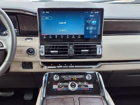 Used 2023 Lincoln Navigator Reserve RWD image 9