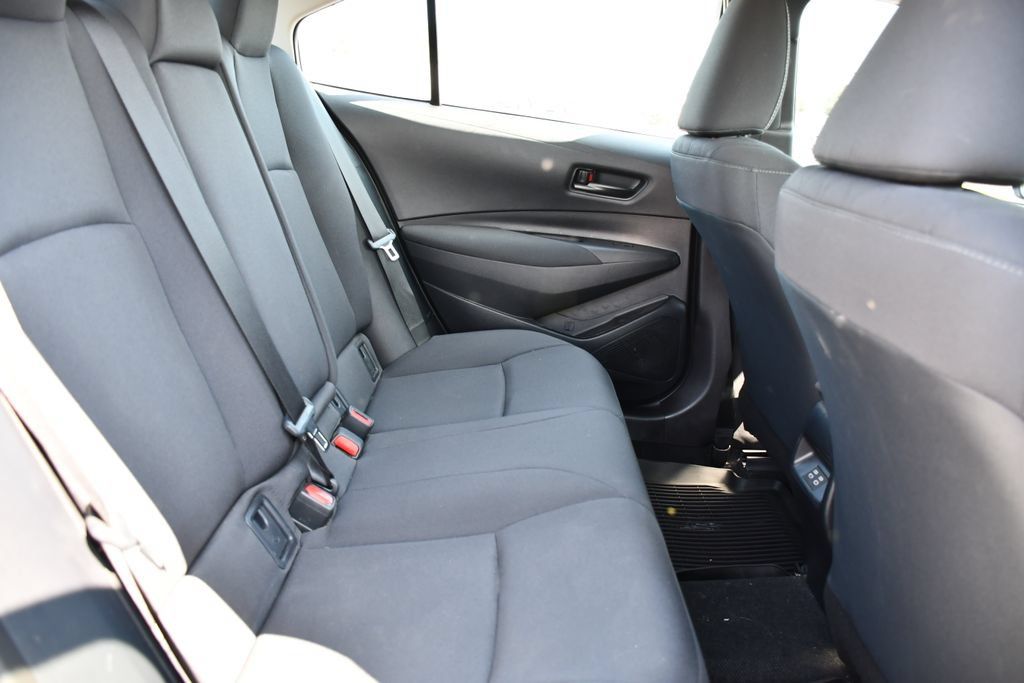 Used 2025 Toyota Corolla LE FWD image 28