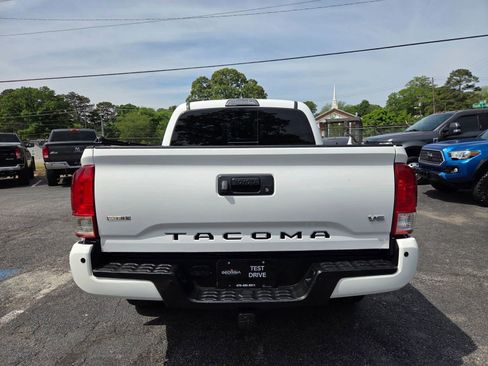 Used 2018 Toyota Tacoma TRD Sport w/ Technology Package AWD/4WD image 9