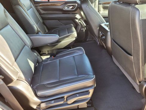 Used 2021 Chevrolet Tahoe Premier w/ Premium Package image 15