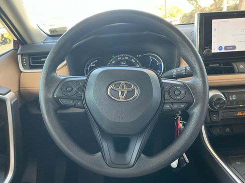 Certified 2025 Toyota RAV4 LE AWD/4WD image 9