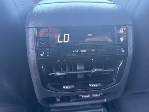 Used 2024 Jeep Grand Cherokee L Limited w/ Luxury Tech Group II image 14