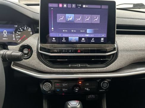 Used 2022 Jeep Compass Latitude FWD image 17