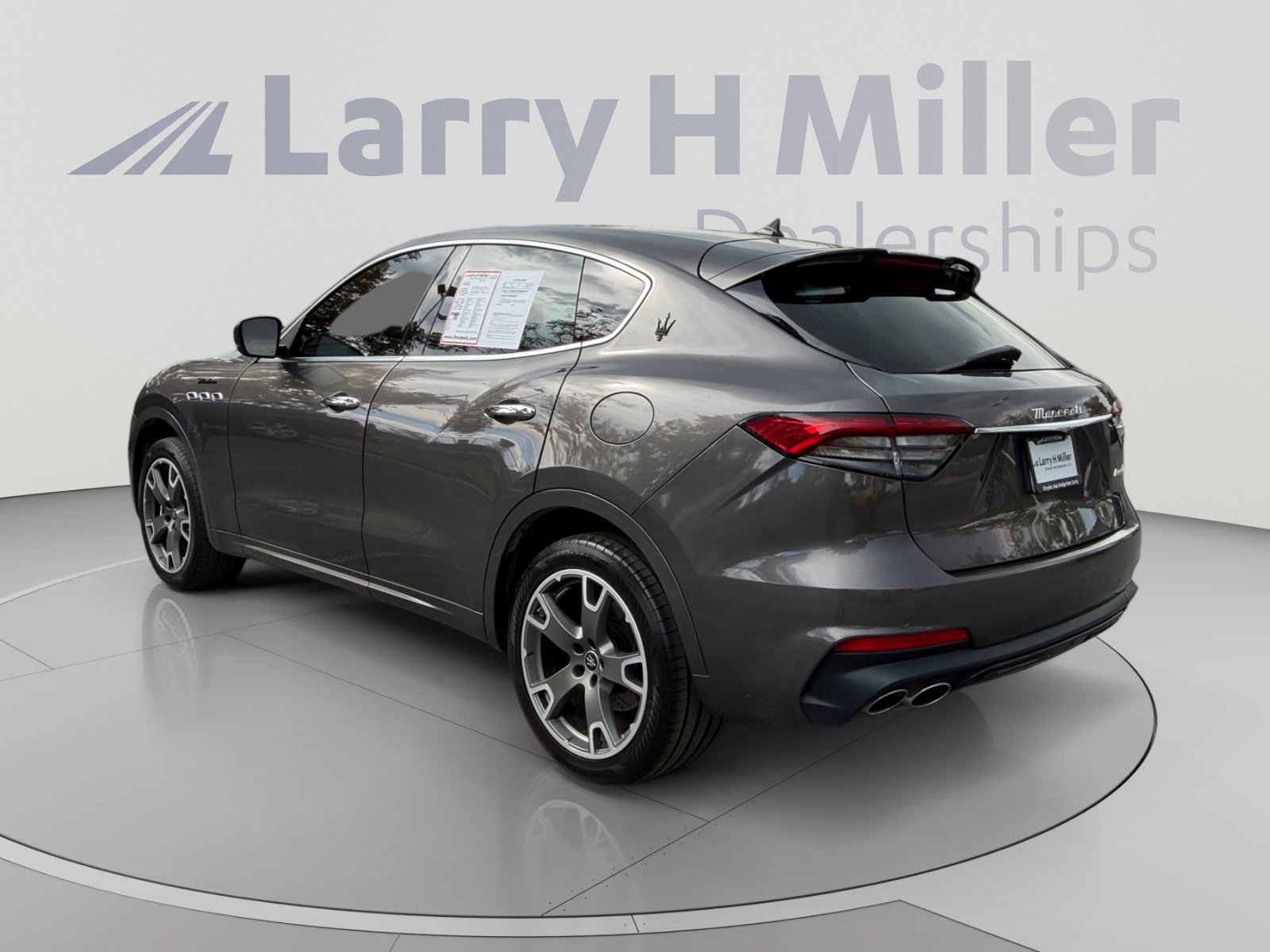 Used 2023 Maserati Levante Modena AWD/4WD image 3