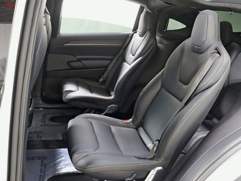 Used 2022 Tesla Model X image 32