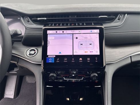 New 2025 Jeep Grand Cherokee L Limited image 19