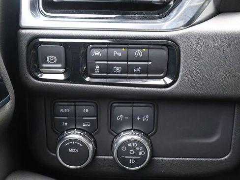 Used 2025 GMC Yukon Denali AWD/4WD image 35