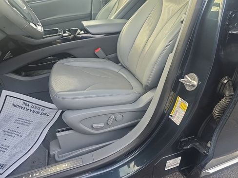 Used 2022 Lincoln Nautilus Reserve w/ Equipment Group 202A image 16