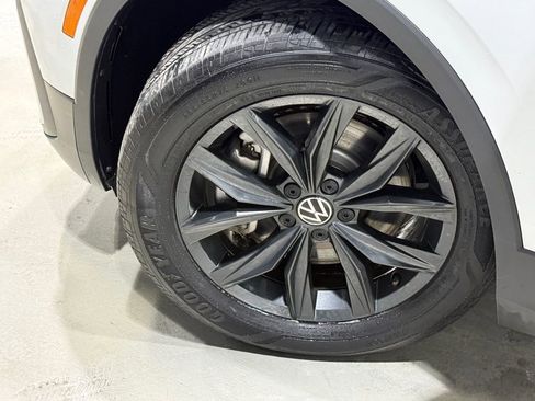 Used 2024 Volkswagen Tiguan SE image 10