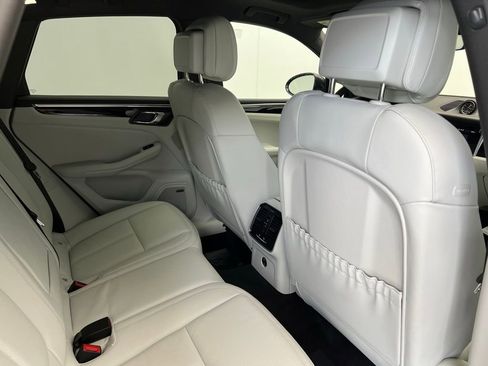 Certified 2025 Porsche Macan image 16