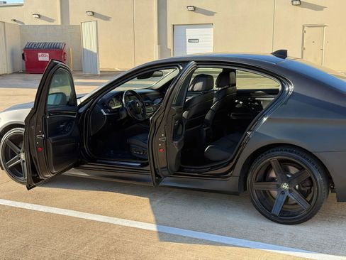 Used 2012 BMW 550i Sedan image 11