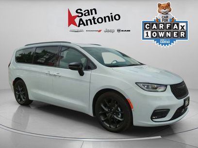 Used 2023 Chrysler Pacifica Limited w/ S Appearance Package