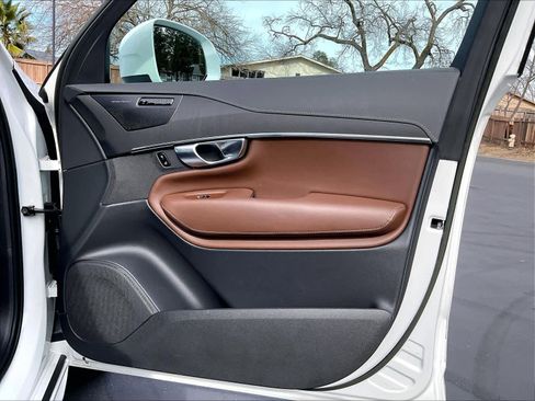 Used 2023 Volvo XC90 T8 Ultimate image 27