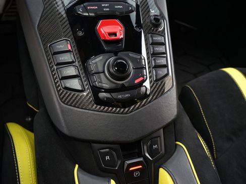 Used 2019 Lamborghini Aventador SVJ image 32