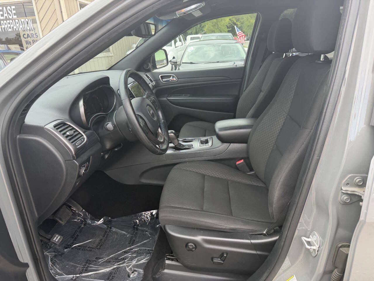 Used 2019 Jeep Grand Cherokee Laredo AWD/4WD image 34