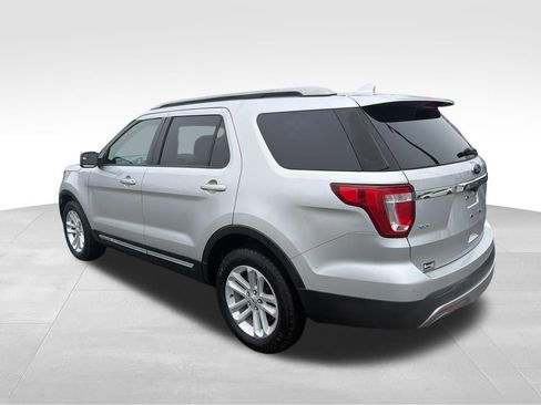 Used 2016 Ford Explorer XLT w/ Equipment Group 201A image 3