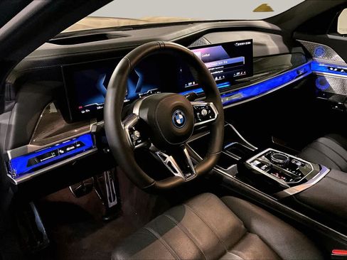 Certified 2023 BMW i7 xDrive60 AWD/4WD image 17