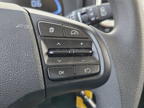 Used 2025 Hyundai Venue SE FWD image 21