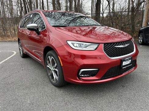 New 2026 Chrysler Pacifica Pinnacle image 2