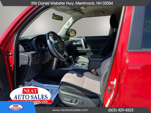Used 2015 Toyota 4Runner SR5 AWD/4WD image 12