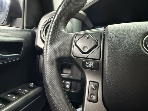 Used 2017 Toyota Tacoma TRD Off-Road image 15