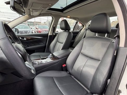 Used 2018 INFINITI Q50 Luxe w/ Essential Package (3.0T Luxe) image 16