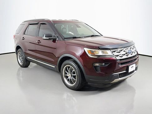 Used 2018 Ford Explorer XLT w/ Equipment Group 202A AWD/4WD image 2