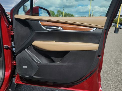 Used 2017 Cadillac XT5 Platinum image 27