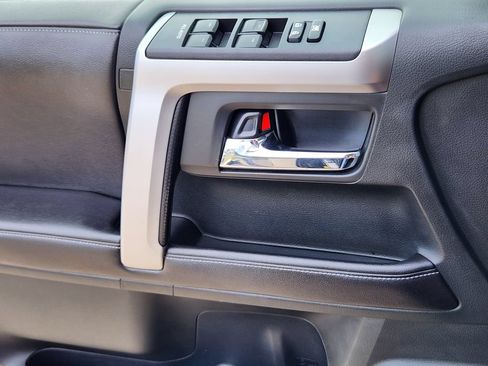 Used 2016 Toyota 4Runner SR5 AWD/4WD image 6