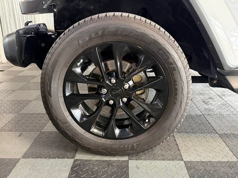 Used 2019 Jeep Wrangler Unlimited Sahara w/ Uconnect 4C Nav & Sound Group AWD/4WD image 29