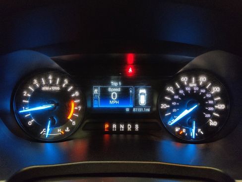 Used 2018 Ford Explorer XLT image 23