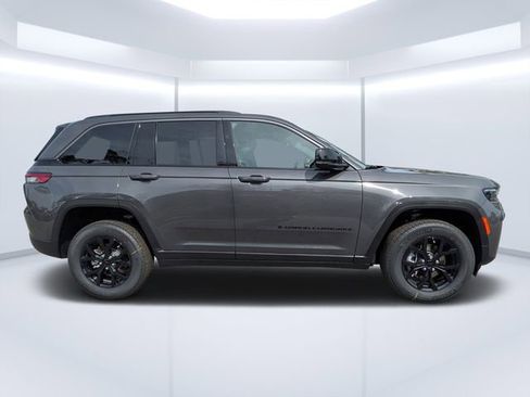 New 2026 Jeep Grand Cherokee Altitude AWD/4WD image 2