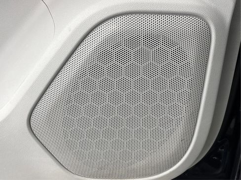 Used 2022 GMC Acadia SLE image 39