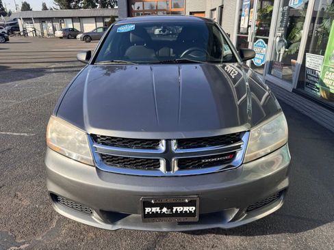 Used 2013 Dodge Avenger SE image 2