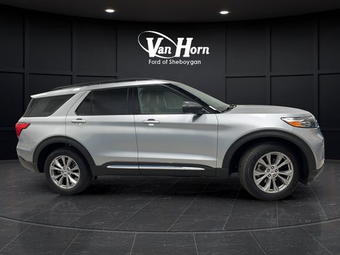 Used 2023 Ford Explorer XLT w/ Equipment Group 202A AWD/4WD image 8