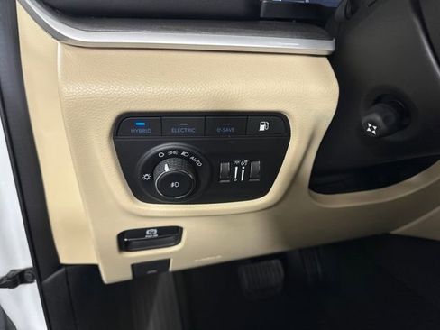 Used 2023 Jeep Grand Cherokee 4WD 4xe w/ Luxury Tech Group II image 19