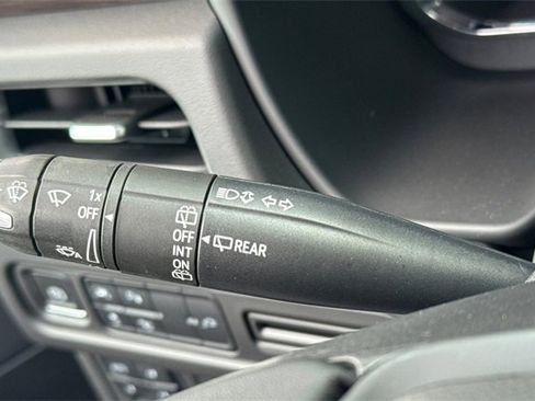 Used 2022 Chevrolet Tahoe LT w/ Luxury Package image 39