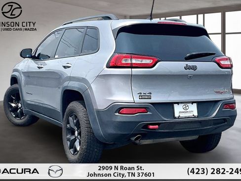 Used 2017 Jeep Cherokee Trailhawk AWD/4WD image 13