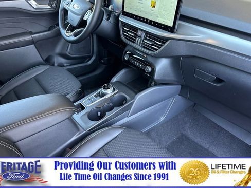 New 2025 Ford Escape SE image 16