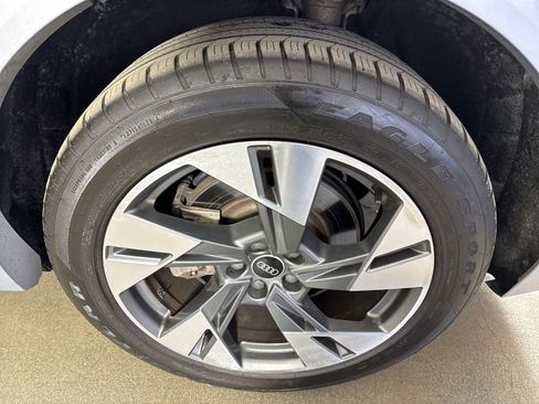 Used 2021 Audi e-tron Premium w/ Convenience Plus Package image 6